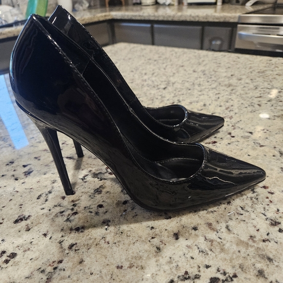 Pumps 8.5 - Picture 2 of 8